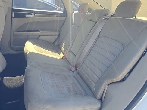 Used 2018 Ford Fusion SE FWD image 8