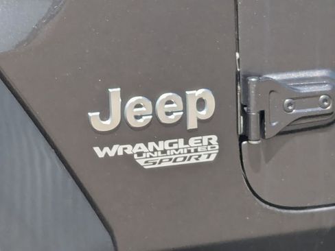 Used 2019 Jeep Wrangler Unlimited Sport S AWD/4WD image 10