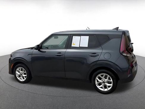 Used 2025 Kia Soul LX w/ LX Technology Package FWD image 10