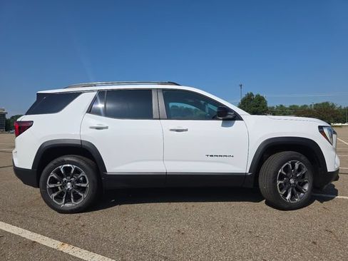 New 2027 GMC Terrain Elevation w/ Elevation Premium Package FWD image 17