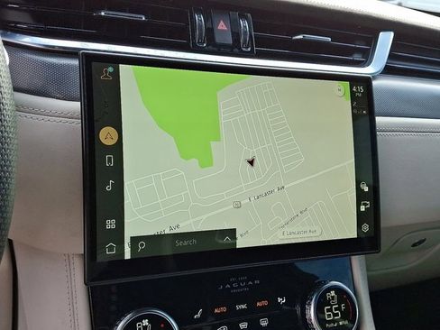 Used 2021 Jaguar F-PACE SVR image 21