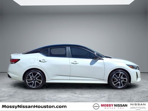 Used 2025 Nissan Sentra SR image 8