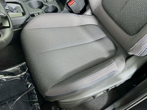 Used 2025 Subaru Forester Premium w/ Convenience Package #2 image 18