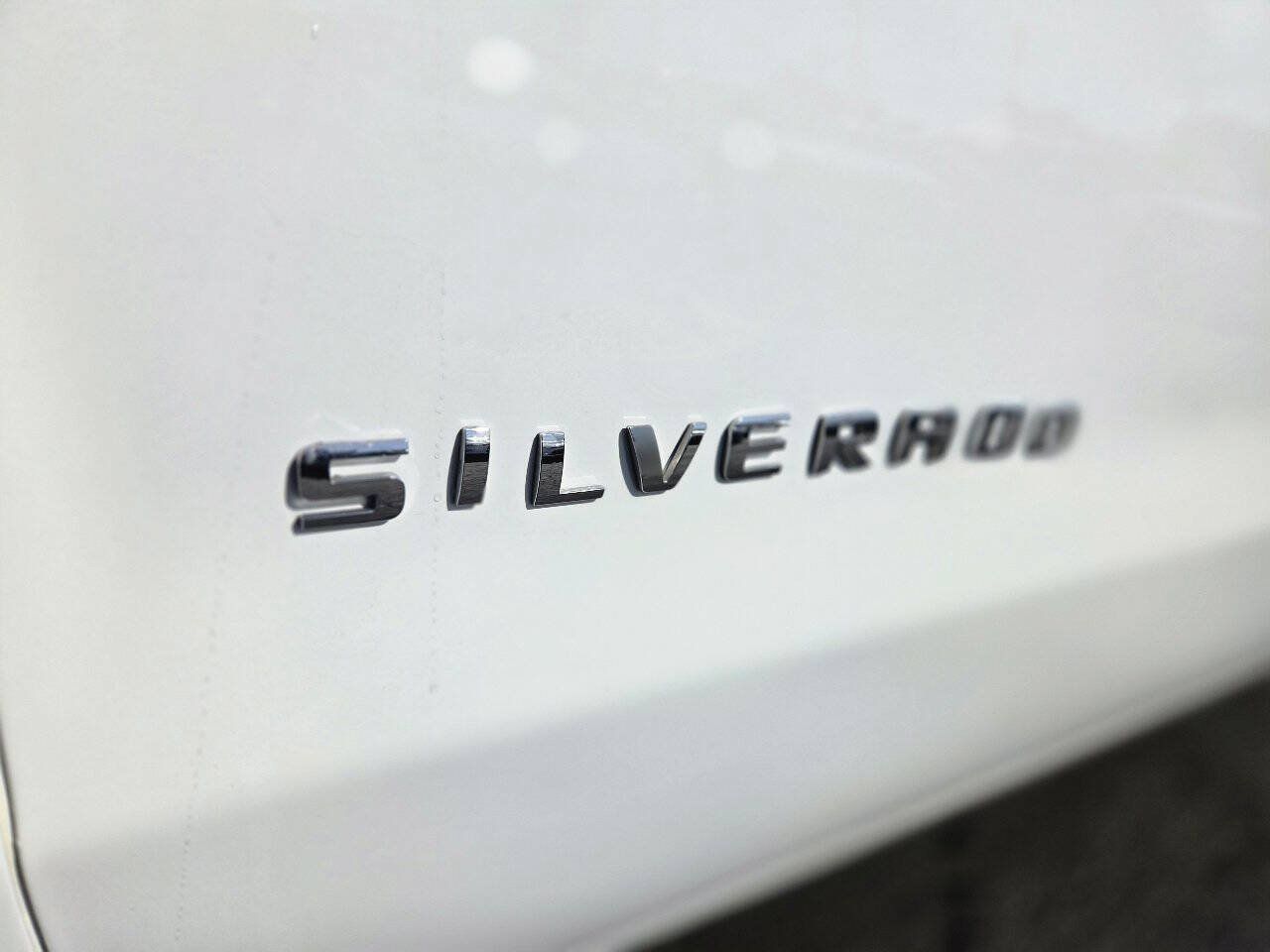 Used 2018 Chevrolet Silverado 1500 Custom RWD image 18