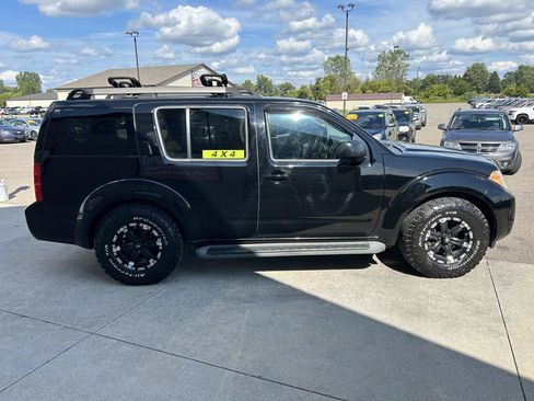 Used 2011 Nissan Pathfinder S AWD/4WD image 4