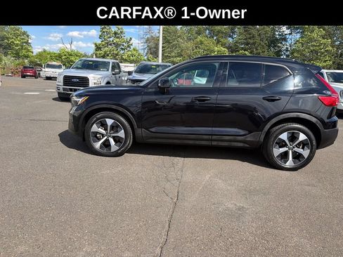 Used 2023 Volvo XC40 B5 Plus w/ Driver Assist Package AWD/4WD image 2