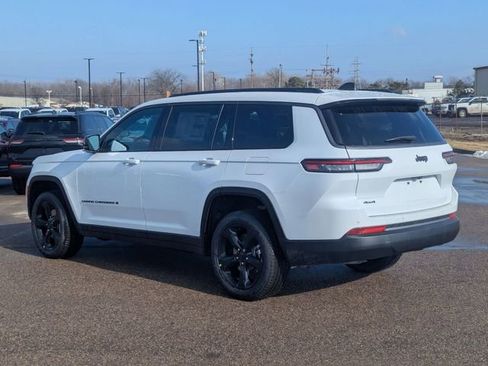 New 2026 Jeep Grand Cherokee L Limited w/ Limited Altitude Package AWD/4WD image 5