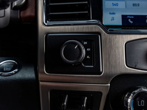 Used 2022 Ford F450 Platinum w/ FX4 Off-Road Package image 23