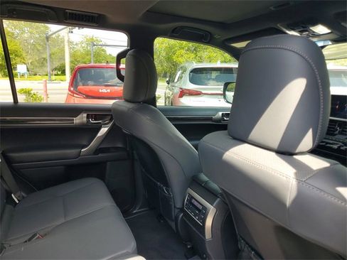 Used 2023 Lexus GX 460 Premium w/ Premium Package image 31