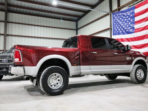 Used 2018 RAM 3500 Laramie image 12
