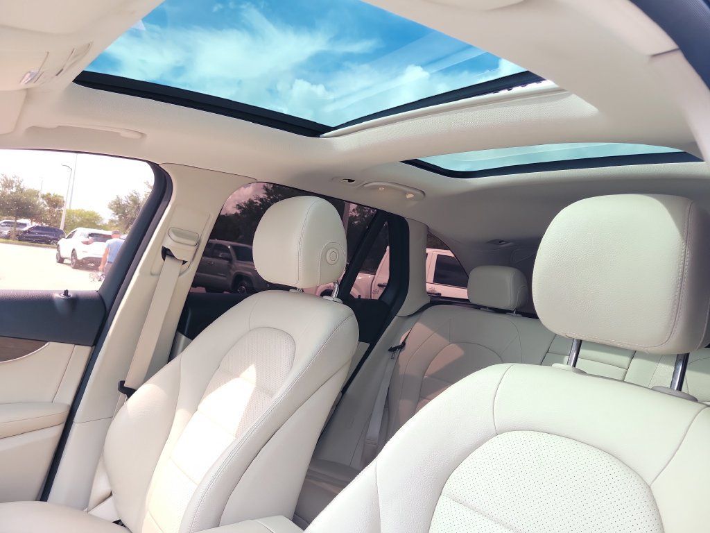 Used 2021 Mercedes-Benz GLC 300 w/ Premium Package image 20