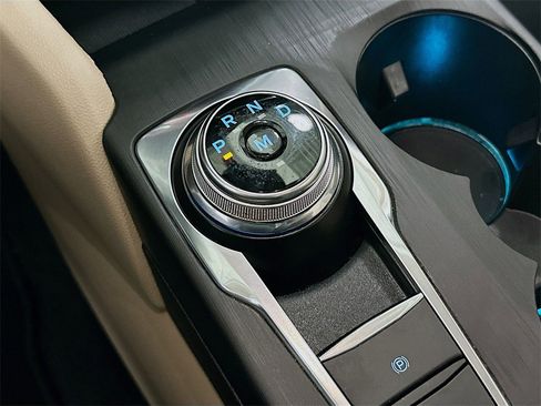 Used 2020 Ford Escape Titanium image 18