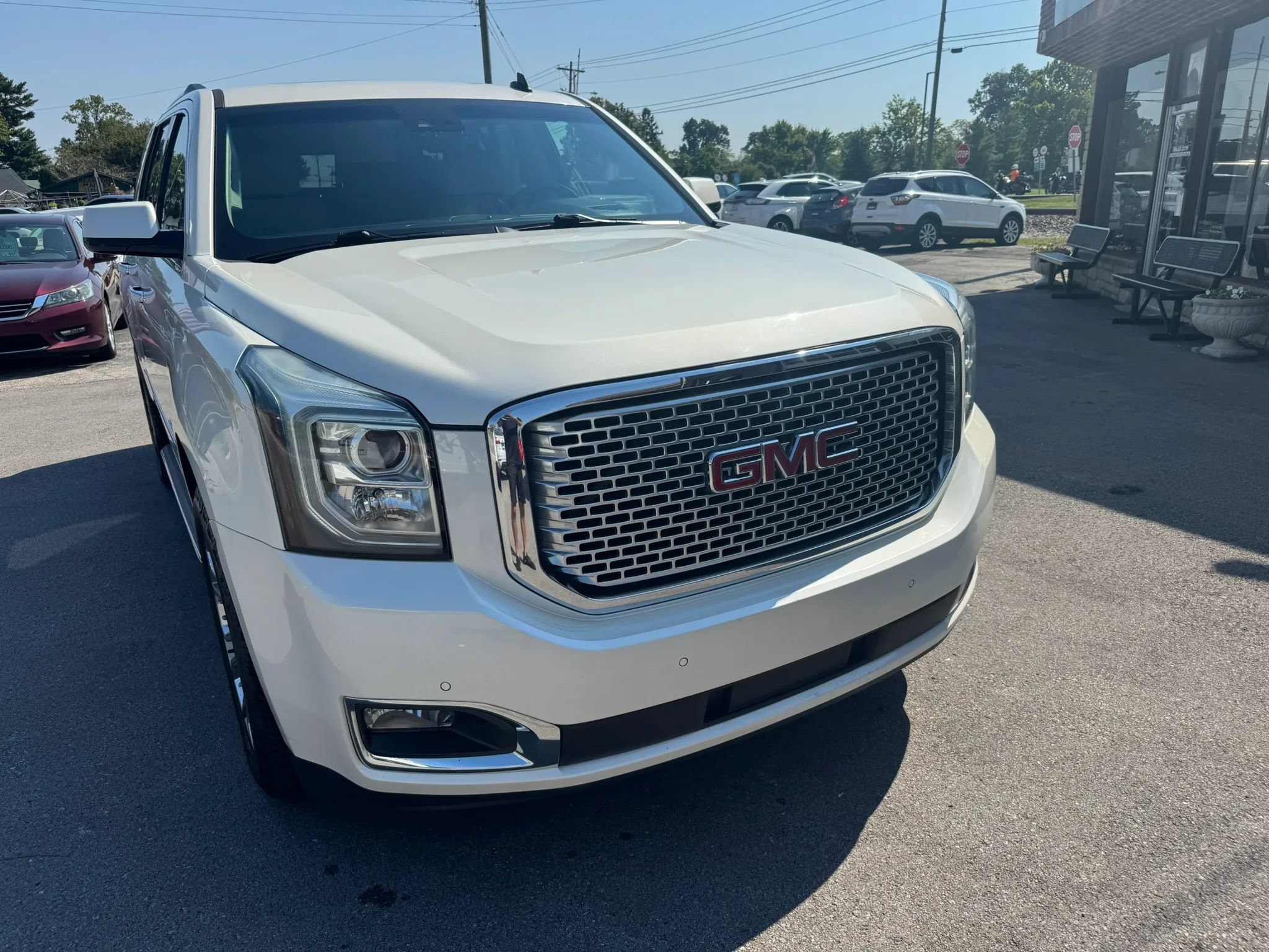 Used 2015 GMC Yukon Denali w/ Touring Package AWD/4WD image 21