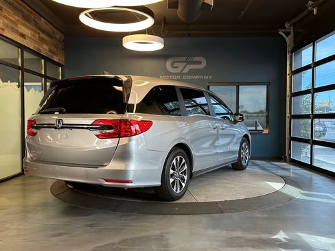 Used 2024 Honda Odyssey EX-L image 3