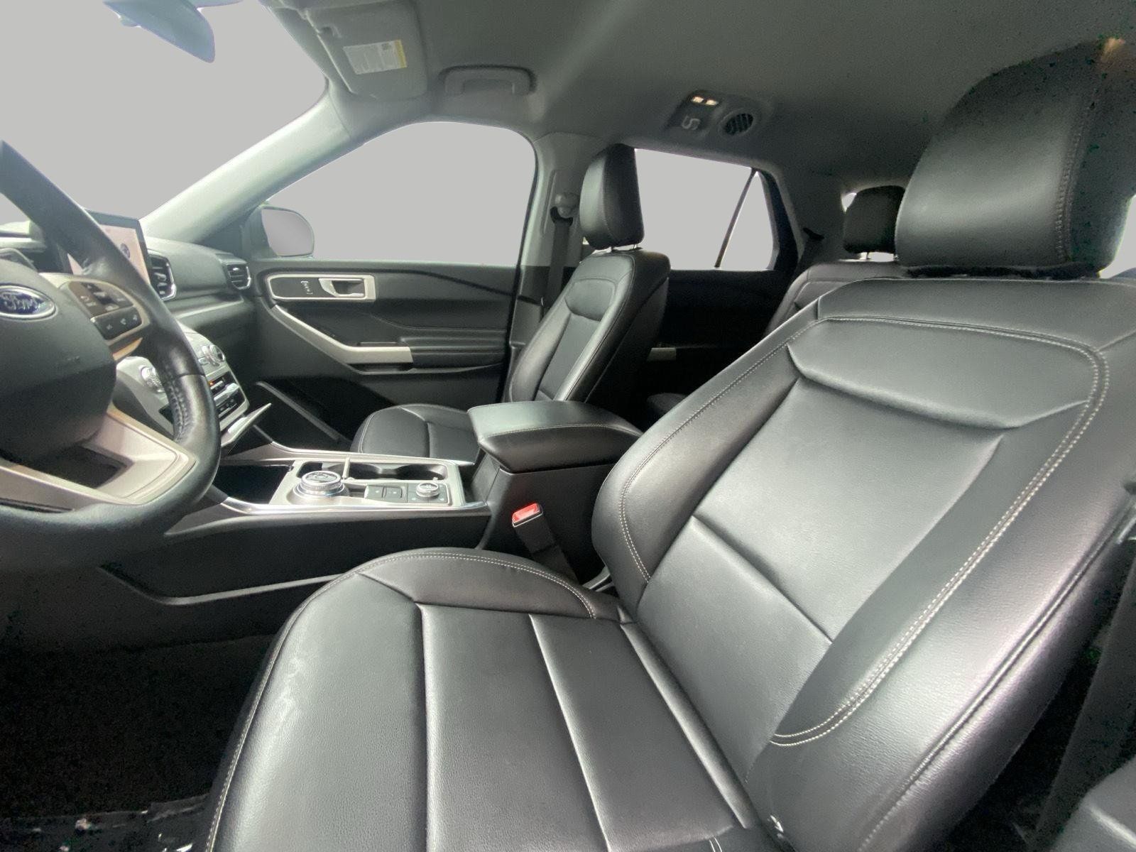 Used 2020 Ford Explorer XLT w/ Equipment Group 202A AWD/4WD image 15