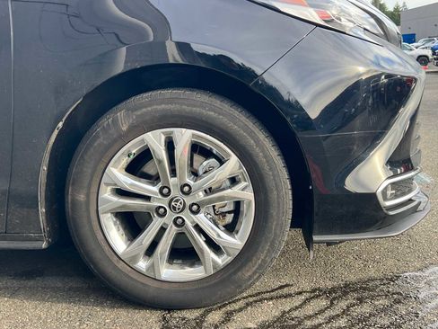 Certified 2022 Toyota Sienna Platinum image 5