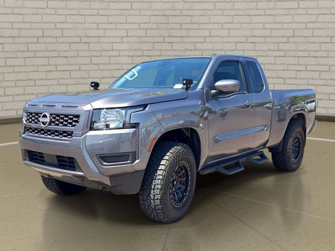 Used 2025 Nissan Frontier SV RWD image 1