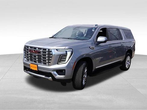 Used 2025 GMC Yukon XL Denali AWD/4WD image 11