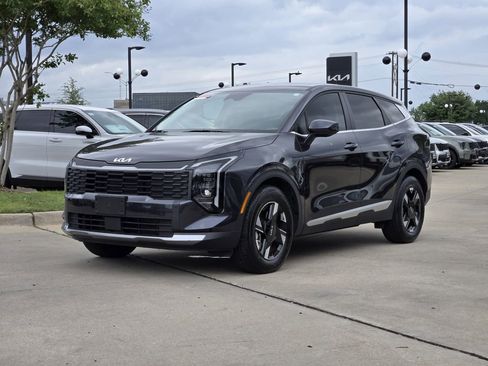 New 2026 Kia Sportage LX FWD image 2