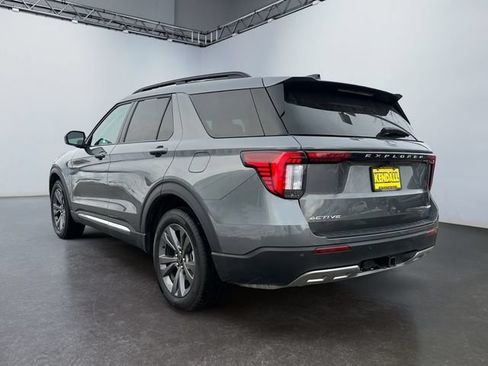 Used 2025 Ford Explorer Active w/ Active Comfort Package AWD/4WD image 3