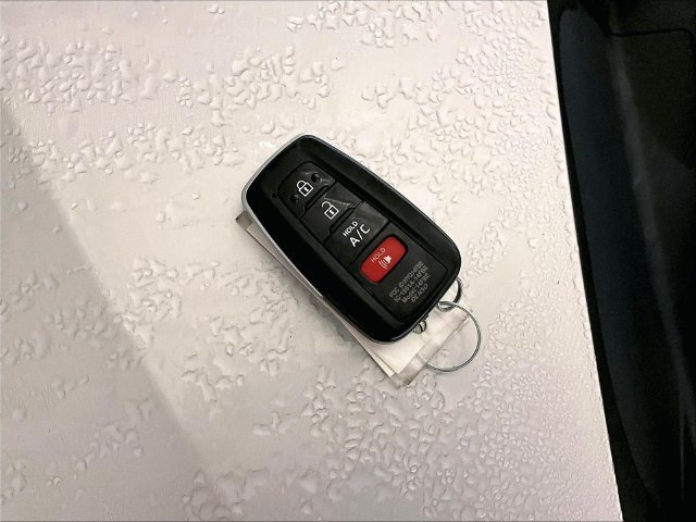 Used 2017 Toyota Prius Prime Plus w/ Carpet Mat Package FWD image 9