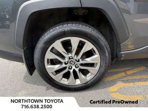 Used 2021 Toyota RAV4 XLE Premium AWD/4WD image 21