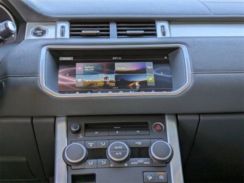 Used 2017 Land Rover Range Rover Evoque SE Premium image 14