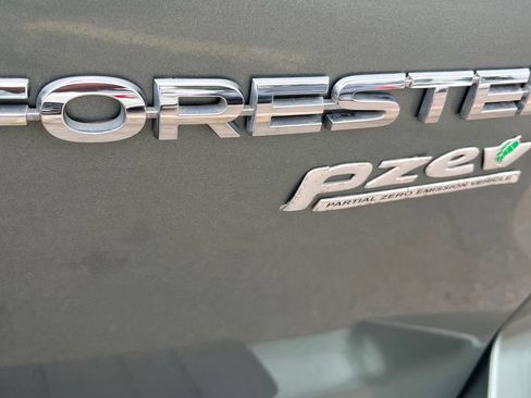 Used 2015 Subaru Forester 2.5i AWD/4WD image 22
