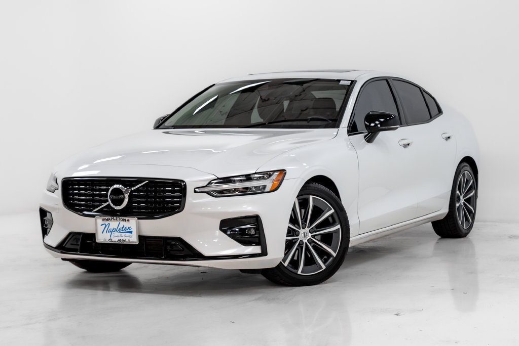Used 2021 Volvo S60 T5 Momentum AWD/4WD image 1