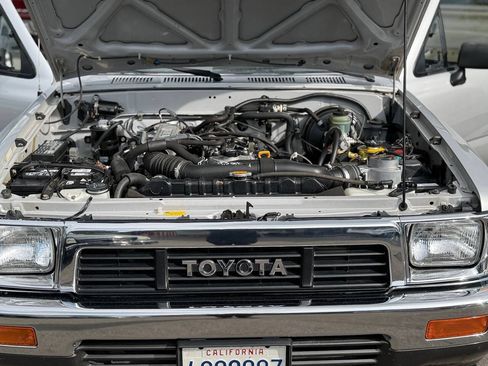 Used 1991 Toyota Pickup Deluxe AWD/4WD image 90