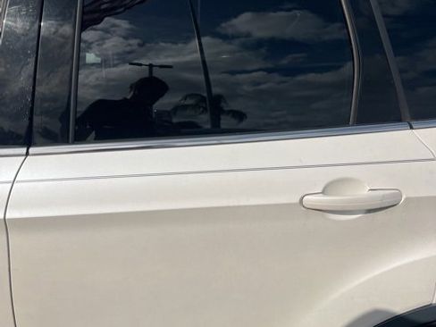 Used 2016 Ford Escape SE w/ SE Leather Comfort Package image 5