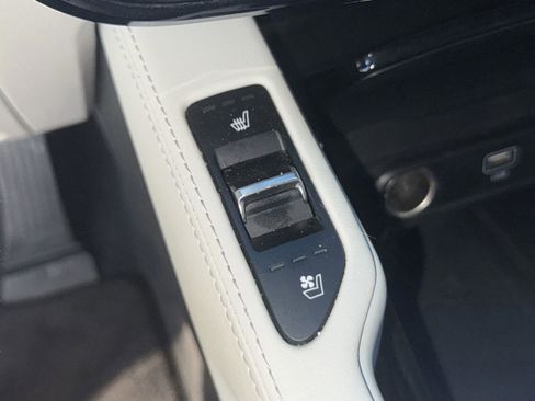 Used 2023 Kia Telluride EX w/ EX Captain's Chair Package image 25