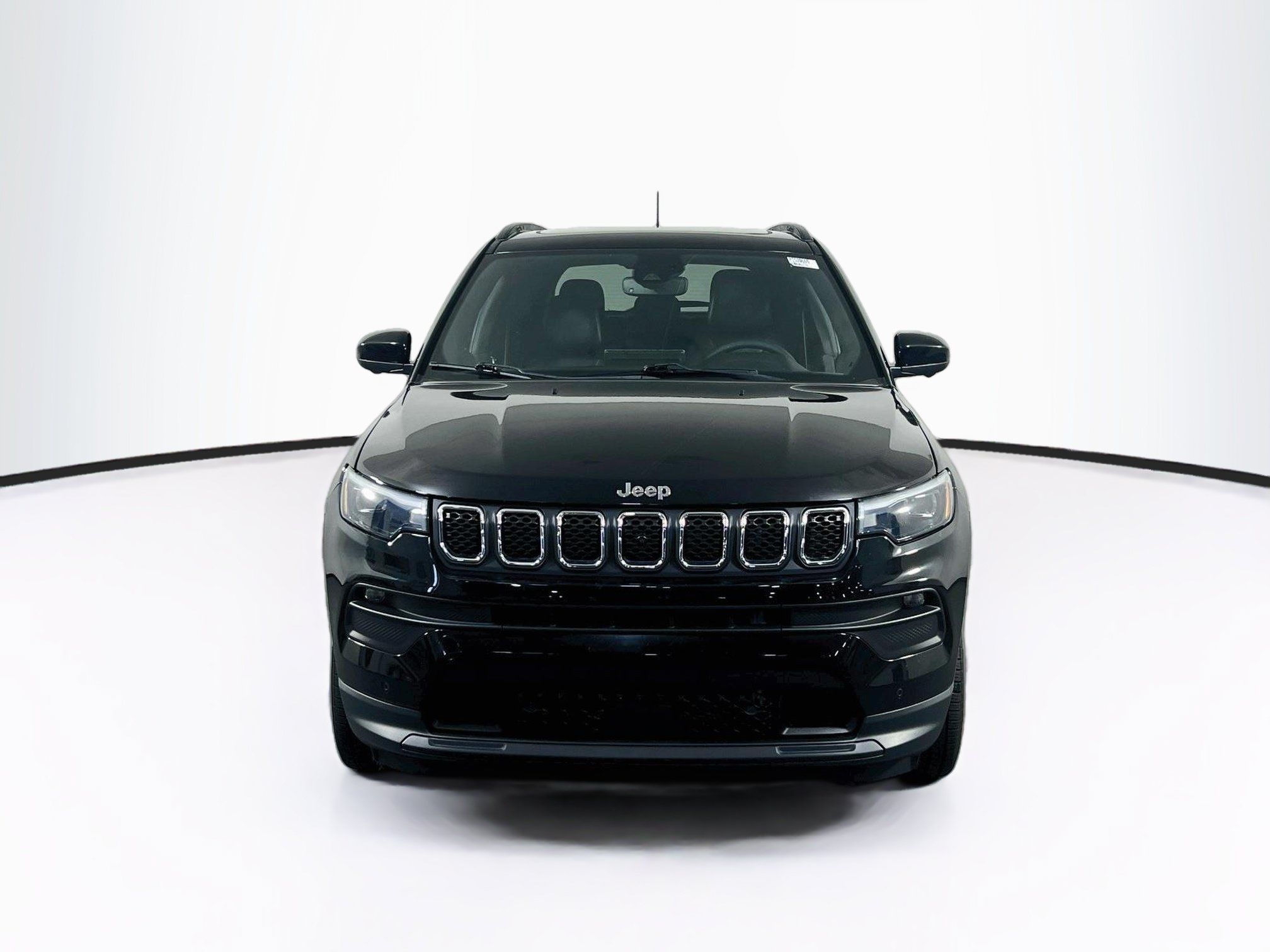 Used 2023 Jeep Compass Latitude w/ Sun and Sound Group AWD/4WD image 2