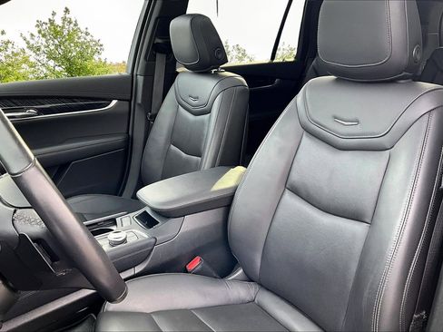 Used 2025 Cadillac XT6 Premium Luxury image 25