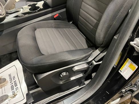 Used 2018 Ford Edge SE image 15