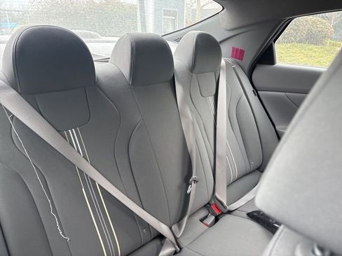 Used 2025 Hyundai Elantra Sport image 12