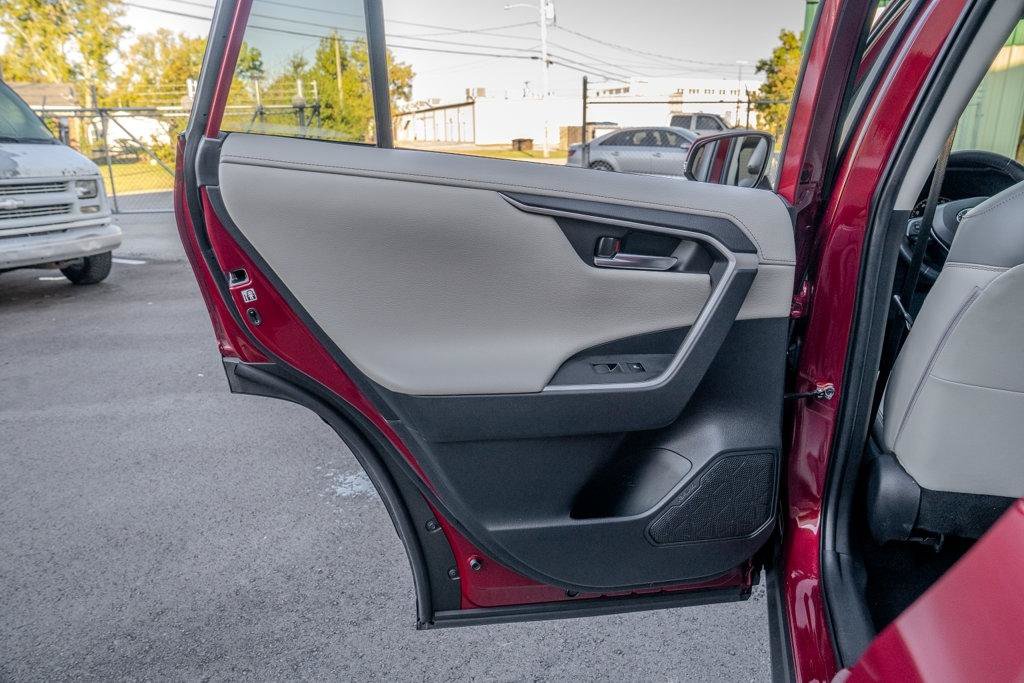 Used 2019 Toyota RAV4 Limited AWD/4WD image 15