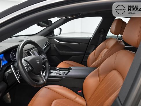 Used 2017 Maserati Levante S AWD/4WD image 4