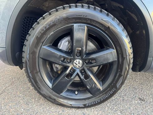 Used 2014 Volkswagen Touareg TDI image 24