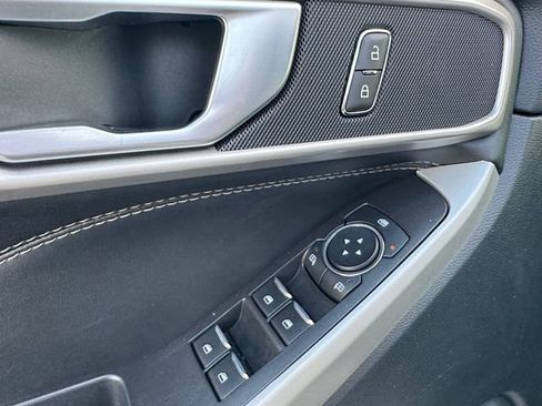 Used 2023 Ford Explorer XLT RWD image 5