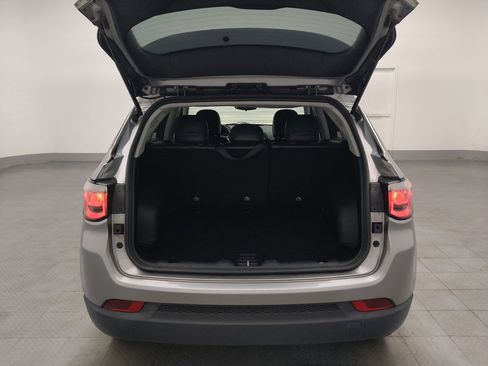 Used 2018 Jeep Compass Latitude FWD image 29