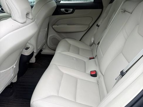Certified 2024 Volvo XC60 B5 Plus w/ Climate Package AWD/4WD image 9