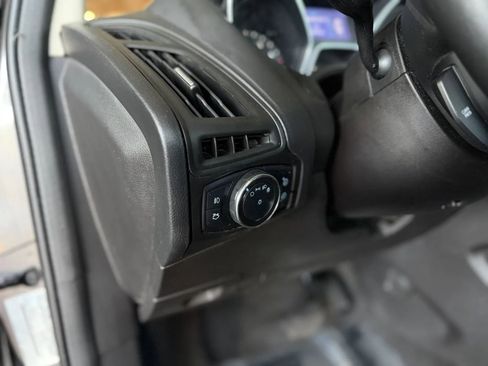 Used 2013 Ford Focus SE FWD image 25