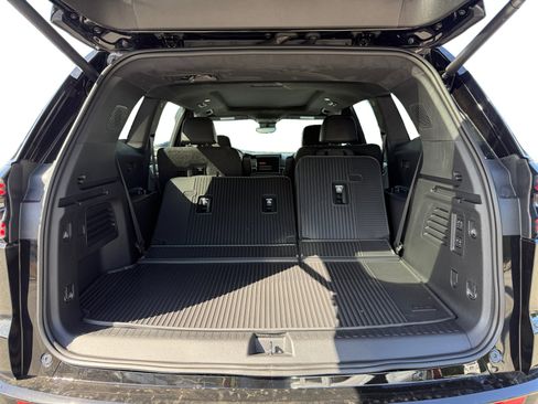 New 2026 GMC Acadia Denali Ultimate w/ LPO, Floor Liner Package AWD/4WD image 17
