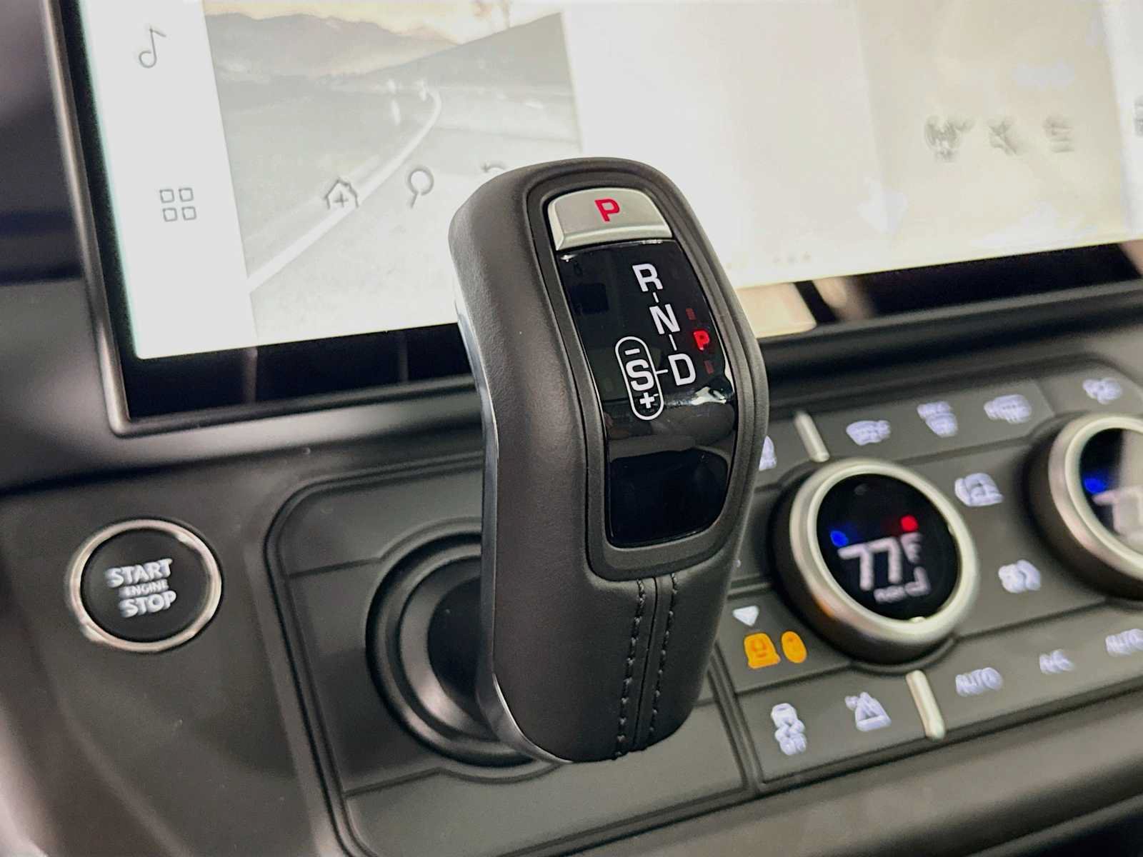 New 2026 Land Rover Defender 110 X-Dynamic SE AWD/4WD image 18
