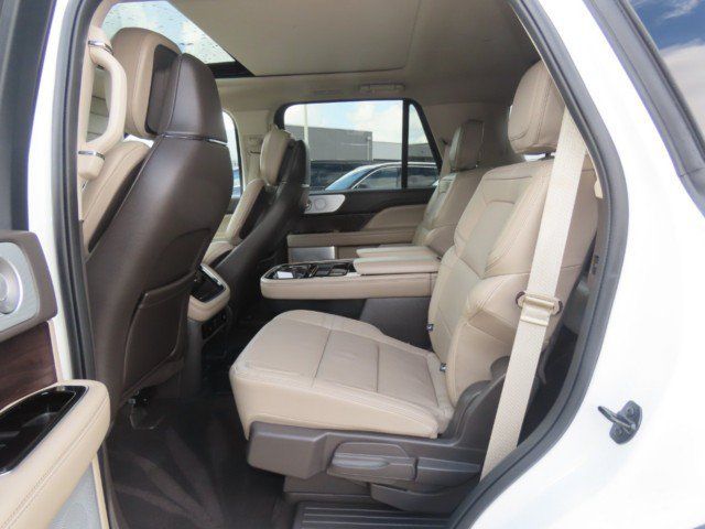 Used 2023 Lincoln Navigator Reserve AWD/4WD image 17