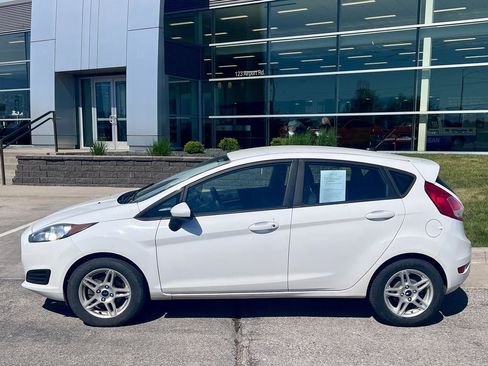 Used 2017 Ford Fiesta SE FWD image 3