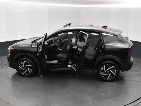 Used 2025 Nissan Kicks SV FWD image 7