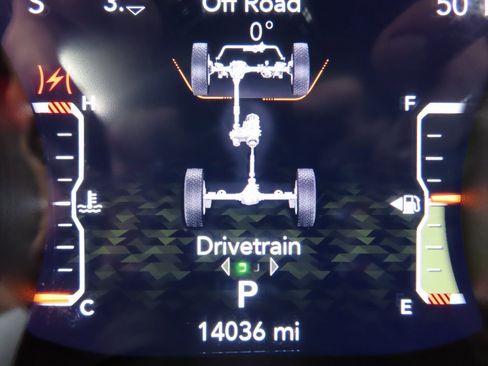 Used 2023 Jeep Wrangler Unlimited Sahara image 12