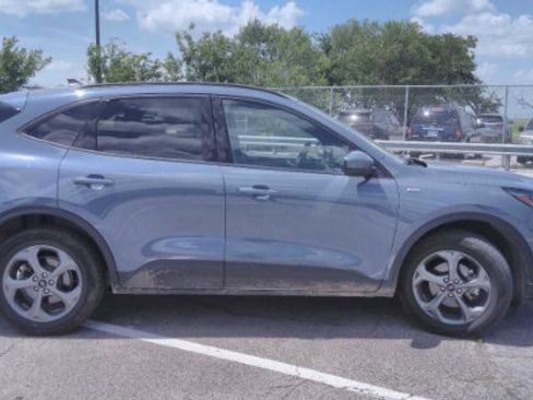 Used 2025 Ford Escape ST-Line Select AWD/4WD image 4